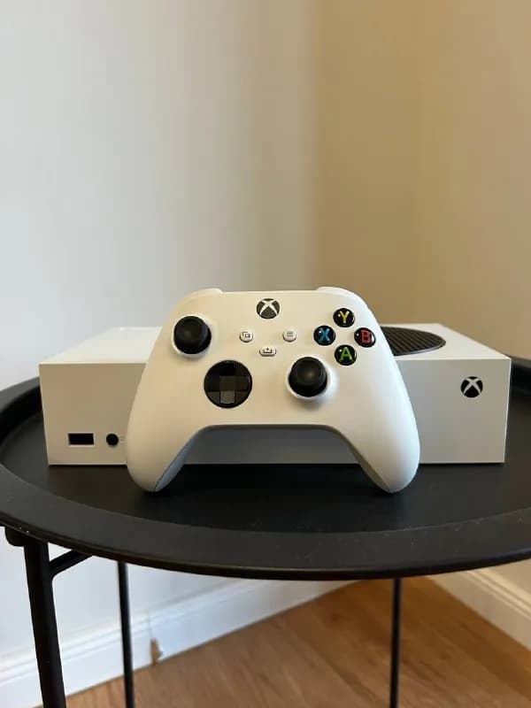 xbox series s, 512 gb, состояние нового, покупался в середине ноября на Кипре, чек есть, коробки к с — Тбилиси — 750 ₾
