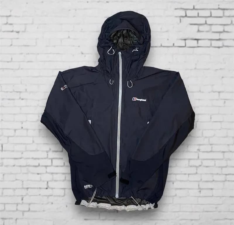 1 Berghaus Gore-Tex, M, 180 лари — Тбилиси — 180 ₾