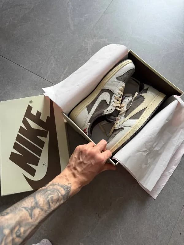 Nike Jordan Travis Scott самый ходовой цвет Mocha — Батуми — 1 500 ₾