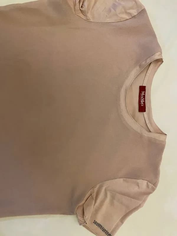 1. Футболка Max Mara. Состояние новой вещи. 15 лари. Размер М. — Тбилиси — 15 ₾