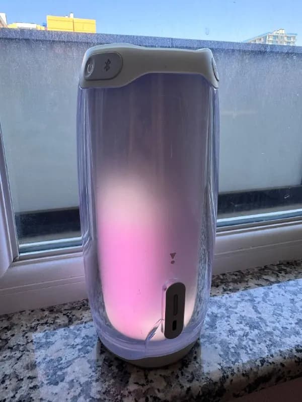 JBL треснутое стекло в остальном все работает -130GEL — Батуми — 130 ₾