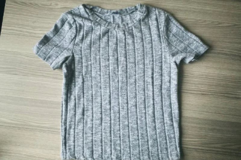1) трикотажная футболка Zara. Размер s. Состояние хорошее. 10 лари. — Тбилиси — 10 ₾