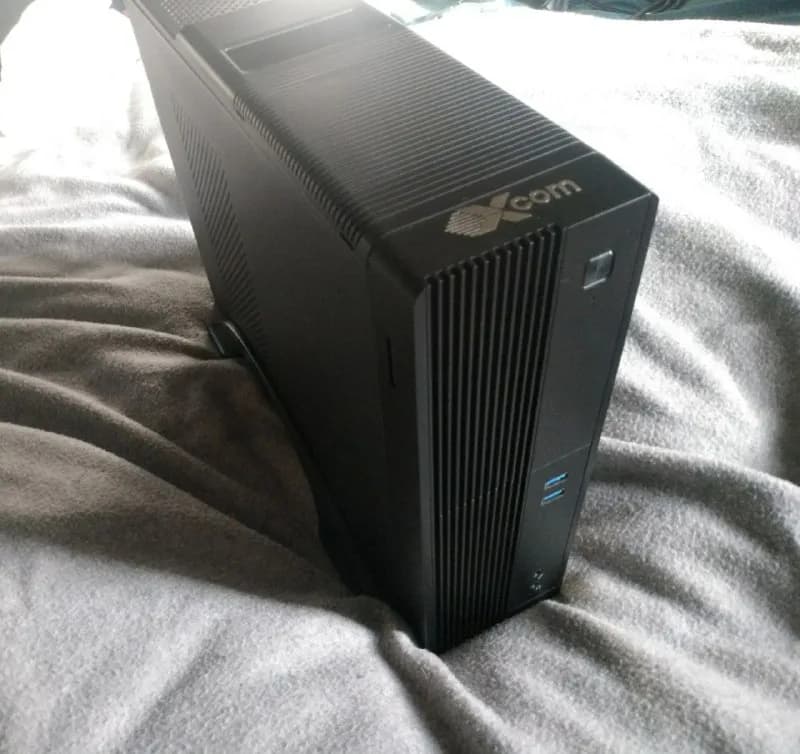 miniITX с блоком питания 230W. По цене не знаю, точно такой же не могу найти, пока нашелся в интерне — Тбилиси