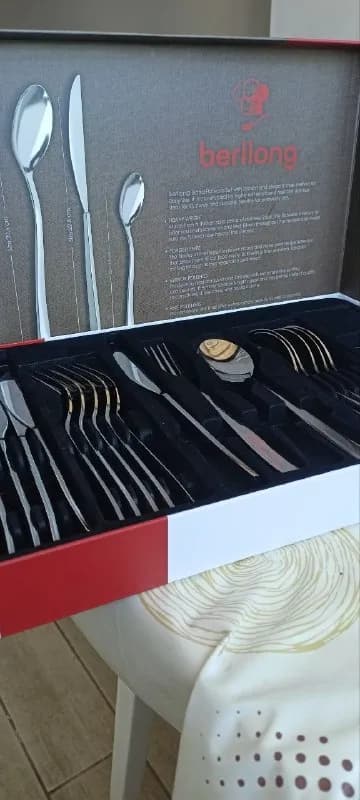 24 предмета на 6 персон, в использовние совсем мало, по паре вилок ложек, стоимость этого набора 149 — Батуми — 80 ₾