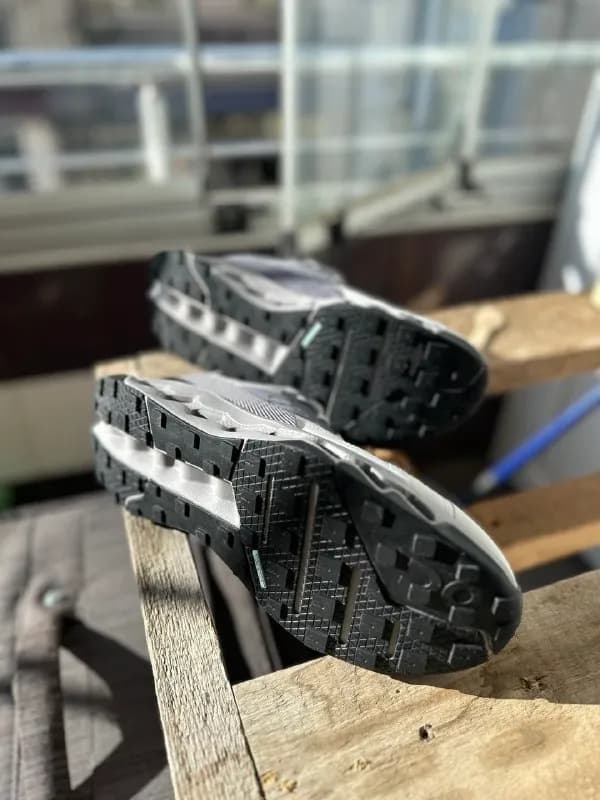 1. Garmin instinct solar 2021. 220gel. В водозащите не уверен, брал бу. В режиме GPS день трек пишут — Батуми — 290 ₾