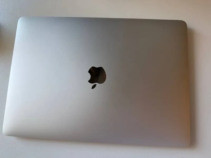 Apple MacBook Air M1 8 256, silver white — Батуми — 1 050 ₾