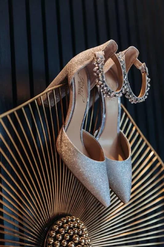 Jewel Badgley Mischka. — Тбилиси — 200 ₾