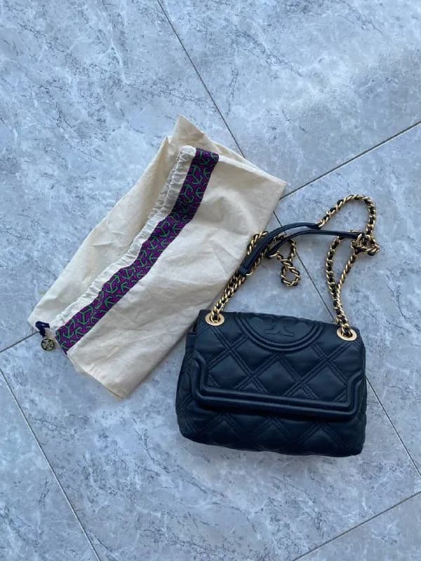 Tory Burch, 100% кожа, дизайн как шанель, мелкие потертости. Идет с фирменным чехлом. Скриншот стоим — Тбилиси — 500 $