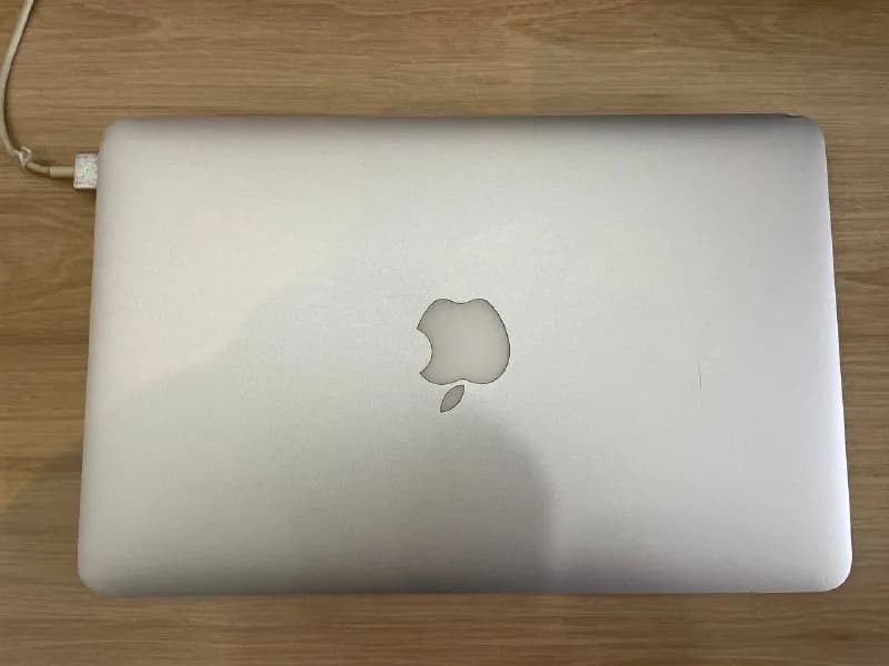 MacBook Air (11 дюймов, начало 2015) в хорошем состоянии. — Тбилиси — 500 ₾