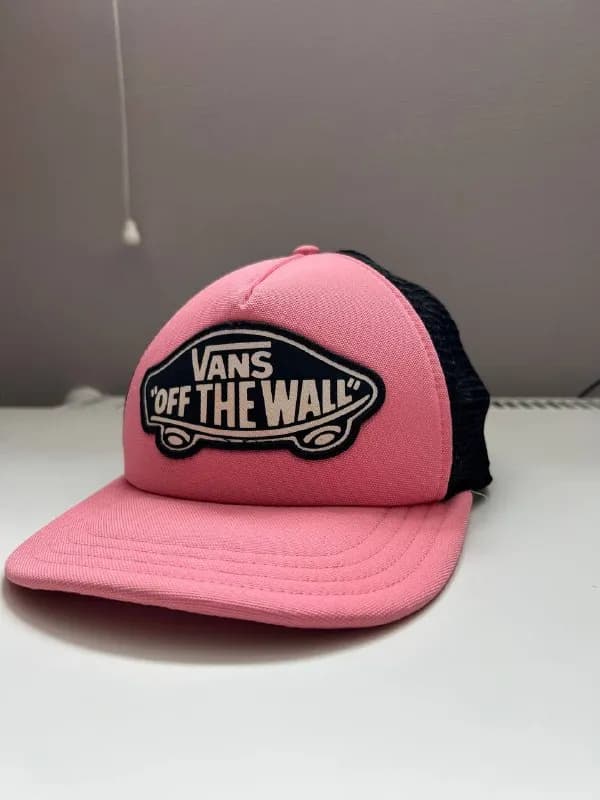 VANS, 30 лари. Отличное состояние, ношена очень мало. Обхват 52 см +/- 5 см (вроде размер S или M). — Тбилиси — 30 ₾