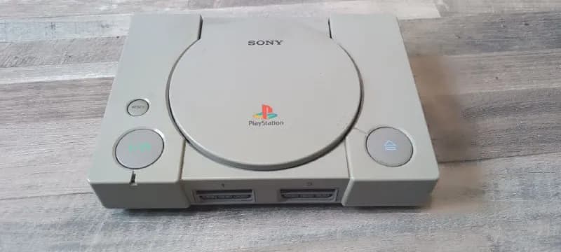 Playstation 1 и Playstation 2 в идеальном состоянии с кучей игр-150$ — Тбилиси — 150 $