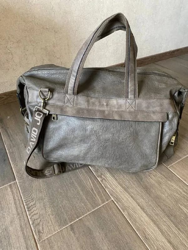 David Jones — Тбилиси — 80 ₾