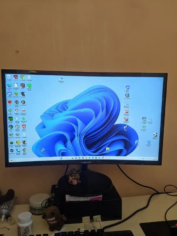 samsung lc24f390 24 дюйма, изогнутый, fullhd, можно вешать на стену, vesa 100×100 — Тбилиси — 300 ₾