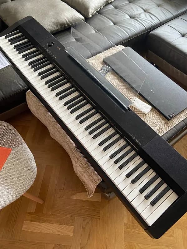 Casio cdp-130, 88 клавиш. В комплекте педаль и подставка (нет на фото), состояние отличное — Тбилиси — 1300 ₾