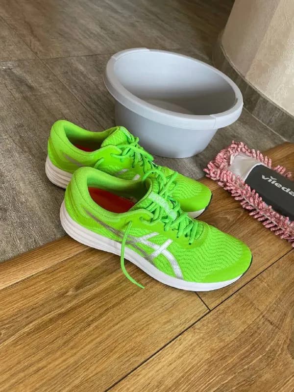 150 лари Беговые простенькие кроссовки Asics (43 размер) в идеальном состоянии, использовались очень — Тбилиси — 150 ₾