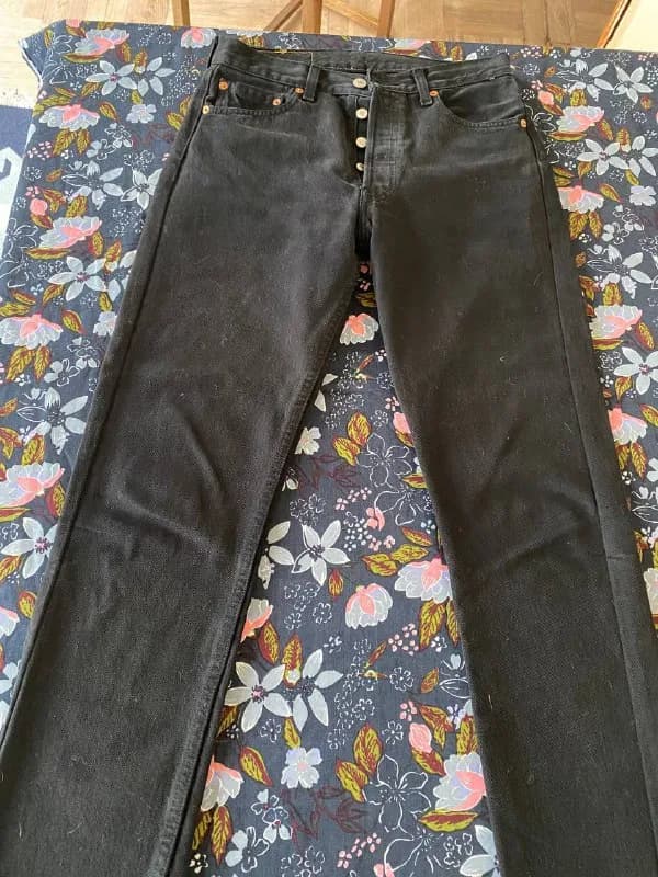 Levi’s, купленные в Москве, а магазине Levi’s. Модель 501, белые и черные, размер 26-27 (замеры — Тбилиси — 500 ₾