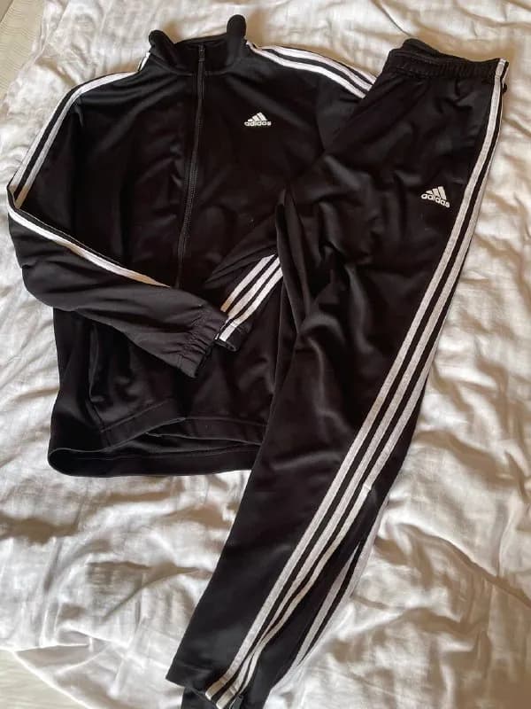 adidas, практически не носили. Идеальный для занятий футболом или вроде того — Тбилиси — 70 ₾