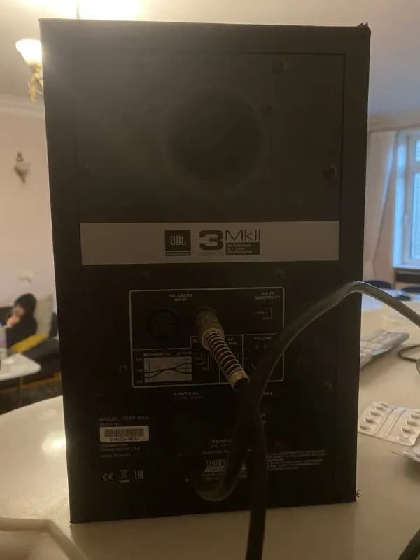 JBL 305p MKII, в эксплуатации не более пары часов, в подарок отдам звуковую карту фокусрайт. 250$ — Тбилиси — 250 $