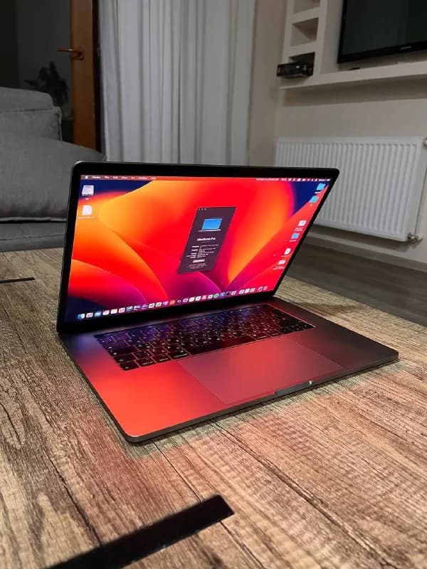 Apple MacBook Pro 15» 2019 года выпуска, в идеальном состоянии. — Тбилиси — 2 000 ₾
