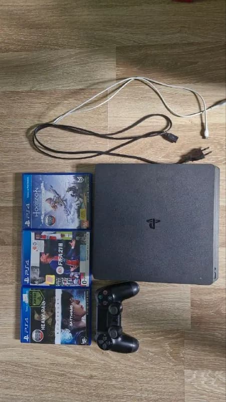 PS4 Slim CUH-2216A + 1 геймпад + 3 игры — Батуми — 650 ₾
