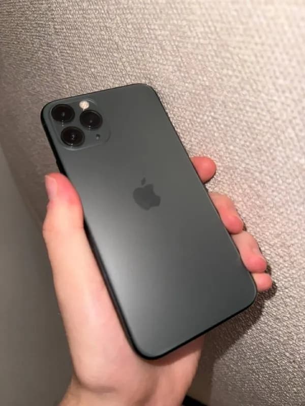 iPhone 11 Pro 256 зеленый. Внешне отличное состояние, стабильно чехол + стекло, батарейка 68%. Забир — Тбилиси — 270 ₾