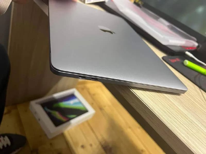 MacBook — Тбилиси — 2450 ₾