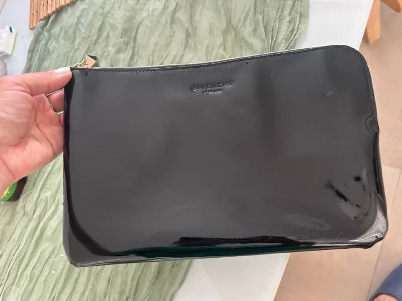 Givenchy Day Pouch черный лак с золотой пирамидкой — Батуми — 90 ₾