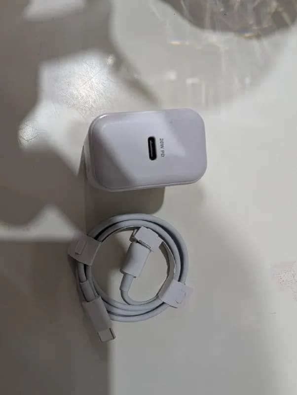 iPhone 15,16,17, так же идеально подходит для андроид, кабель был в комплекте с iPhone 17, зарядка п — Тбилиси — 50 ₾
