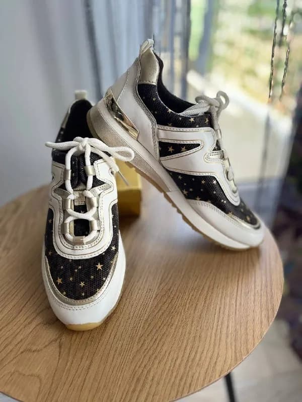 1. Кроссовки Michael Kors (со звездочками), кожа, размер 37 — Батуми