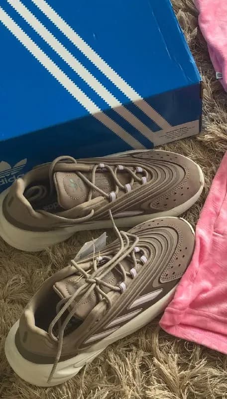 Adidas Ozelia, 37.5, маломерки, подойдут на 37. Не подошли по размеру. 200 лари — Тбилиси — 200 ₾