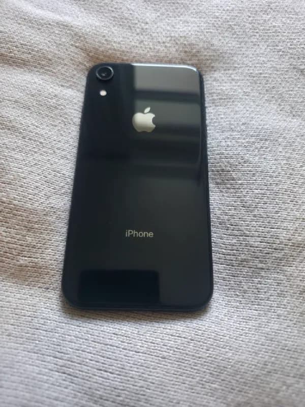 iPhone XR 64 GB Black. Идеальное состояние, АКБ 100%. Комплект — только телефон. Цена 500 лари, торг — Батуми — 500 ₾