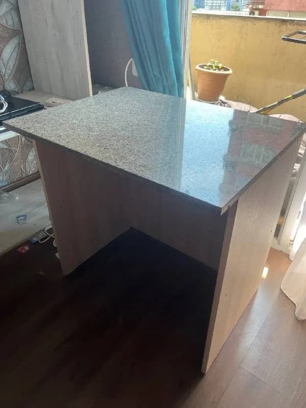 Стол с гранитной столешницей — Батуми — 70 ₾