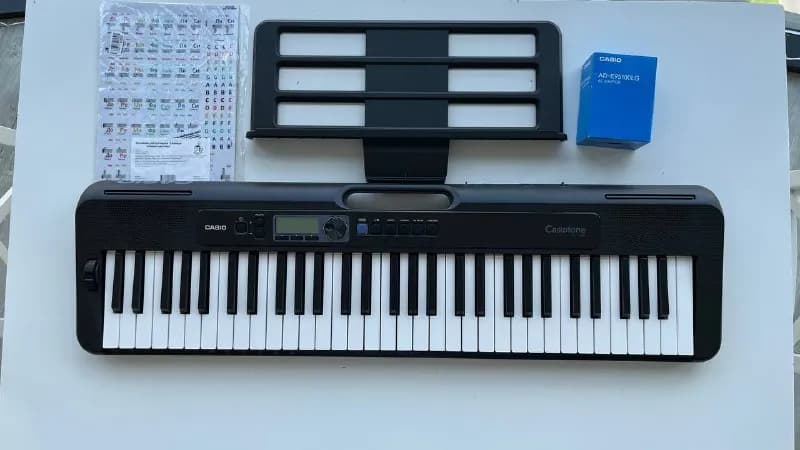 Casio CT S300. Инструмент новый, пользовалась пару раз, состояние идеальное. — Тбилиси — 500 ₾
