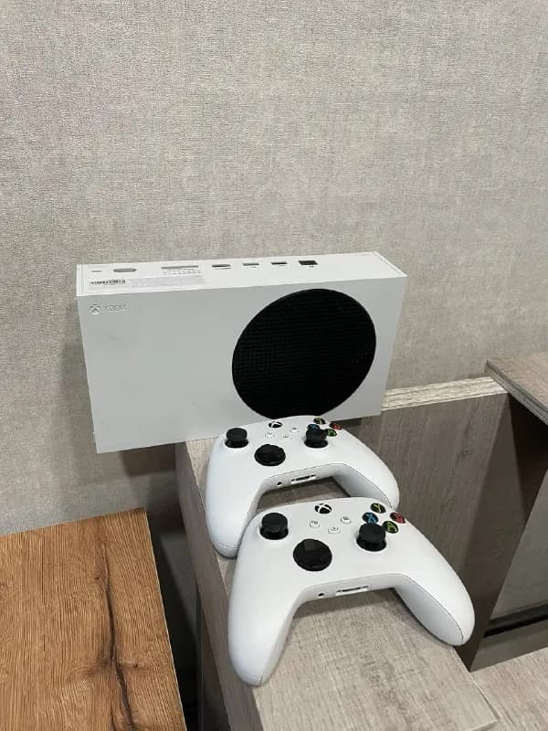 Xbox Series S 512GB с двумя геймпадами — Тбилиси — 700 ₾