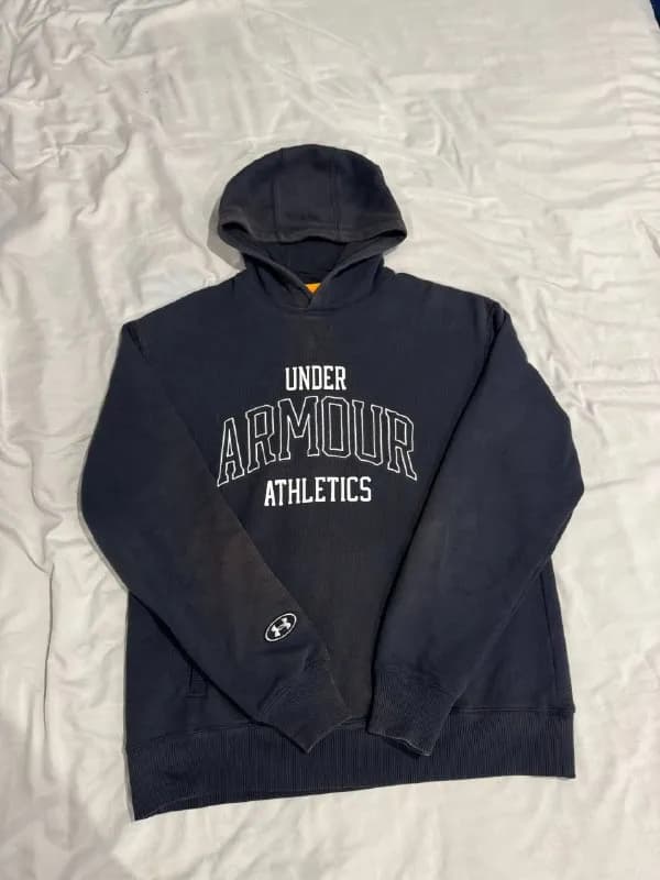 1. Толстовка Under Armour — Батуми — 30 ₾