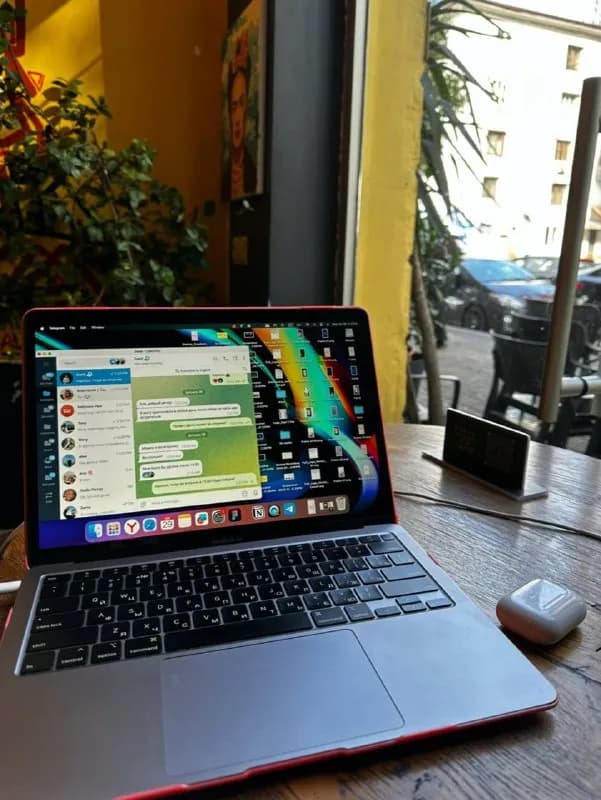 Macbook Air 2020 — Батуми — 1 200 ₾