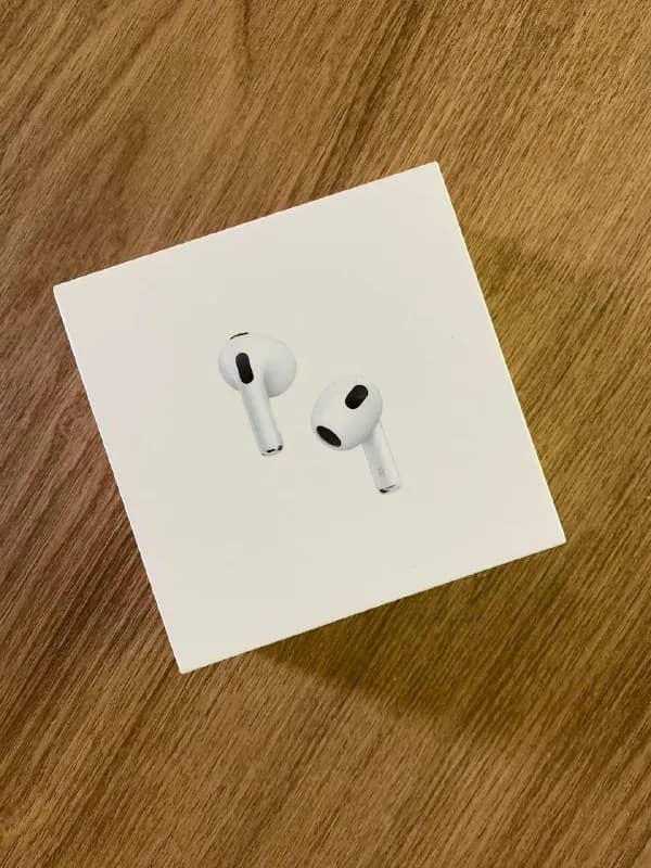 AirPods (3 gen), зарядка lighting. Новые, оригинал в запечатанной коробке. Приобретал в Турции. Прод — Тбилиси — 460 ₾