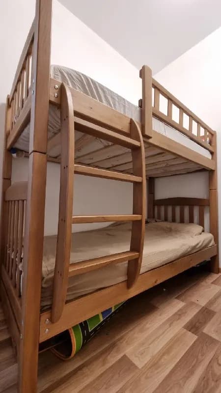 8 мес. Район самовывоза Исани. Цена 800л вместе с матрасами. — Тбилиси — 800 ₾