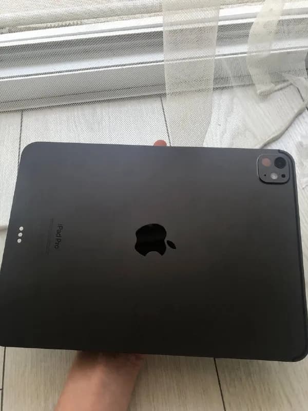 iPad Pro 11» (M4) 256 GB Space Gray — Батуми — 750 $