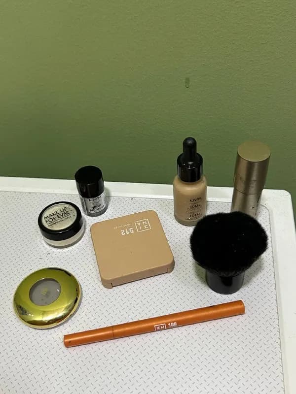 Nyx серебристый глиттер, тональник total control — Тбилиси — 50 ₾