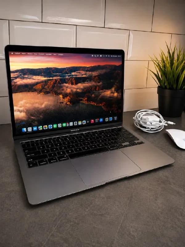 Macbook air m1 в идеальном состоянии никаких недочетов и нареканий нет. В комплекте оригинальная хар — Батуми — 1200 ₾
