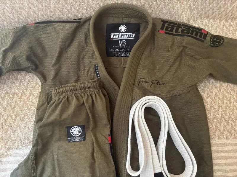 Tatami, цвет хаки, размер М3, на возраст 11-12лет. — Батуми — 70 ₾