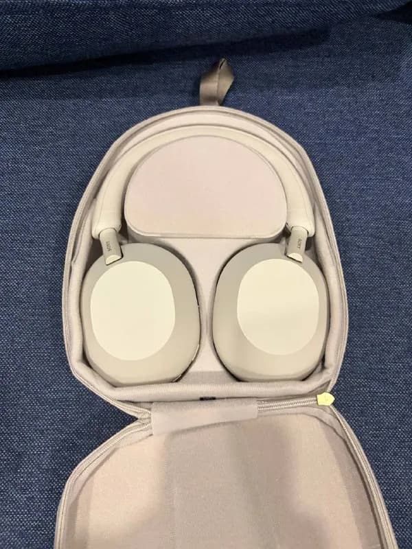 SONY WH1000xm5 серые. В идеальном состоянии, пользовался очень мало. Полный комплект. — Батуми — 700 ₾