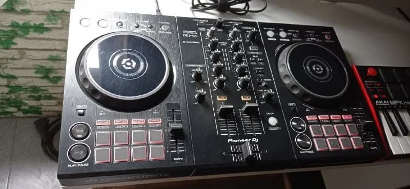 DDJ-400. В идеальном состоянии. Рабочий на все 100 процентов. Ни царапинки. Ни разу не использовался — Батуми — 300 $