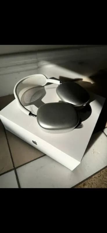 Apple AirPods Max в серебристом цвете в идеальном состоянии почти не использовались, муж подарил и с — Батуми — 1 200 ₾