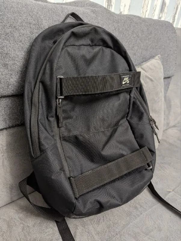 NIKE SB COURTHOUSE BACKPACK 24L в хорошем состоянии, есть крепление под скейт и отделение для ноутбу — Тбилиси — 50 ₾