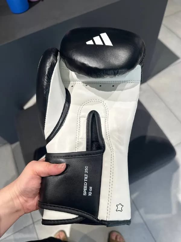Adidas Speed Tilt 250 (10 oz) — Тбилиси — 140 ₾