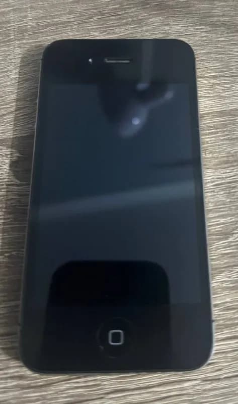 iPhone 4s на 8 гб — Батуми — 100 ₾