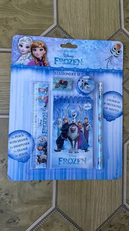 Disney Frozen включает в себя блокнот, карандаш с ластиком, точилку, ластик и линейку.Набор предназн — Тбилиси — 10 ₾