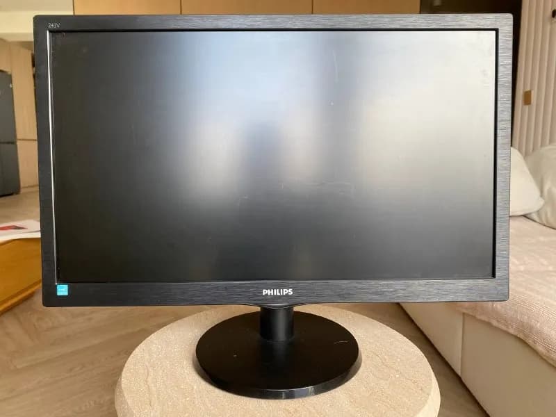 Philips, б/у, нормальное состояние, рабочий. 24 дюйма. Забирать из района Багеби. Цена 100 лари — Тбилиси — 100 ₾